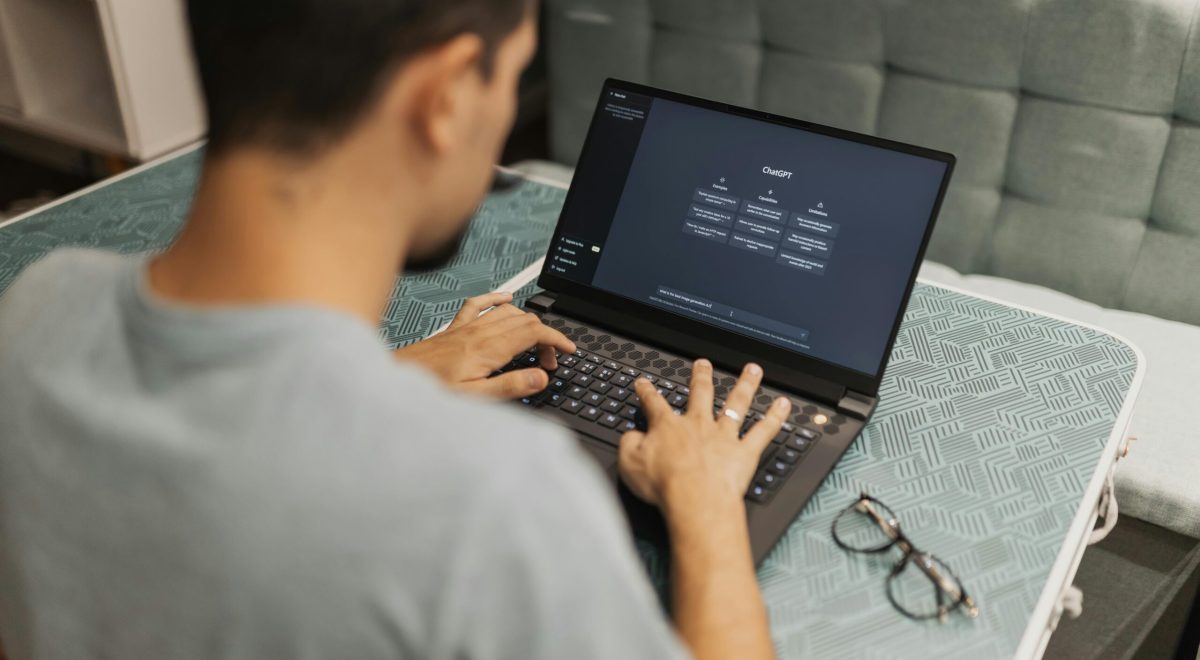 Claude AI Market Trends 2026: How AI Is Changing Digital Business