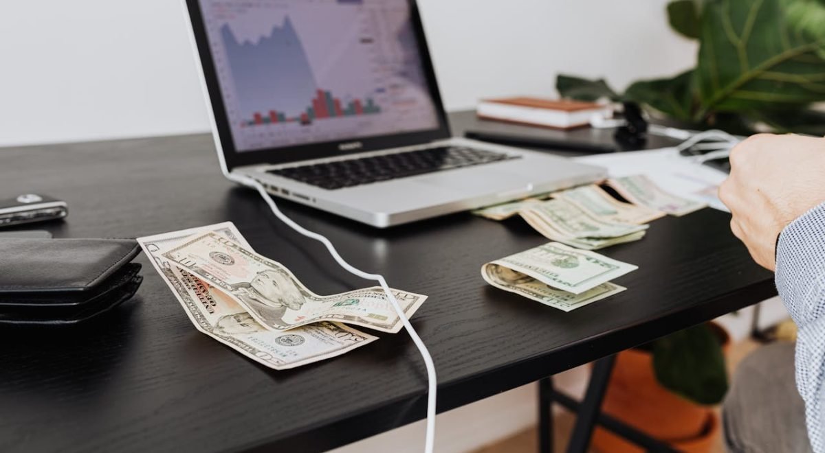 TOP 10 PASSIVE INCOME IDEAS TO MAKE MONEY WHILE YOU SLEEP