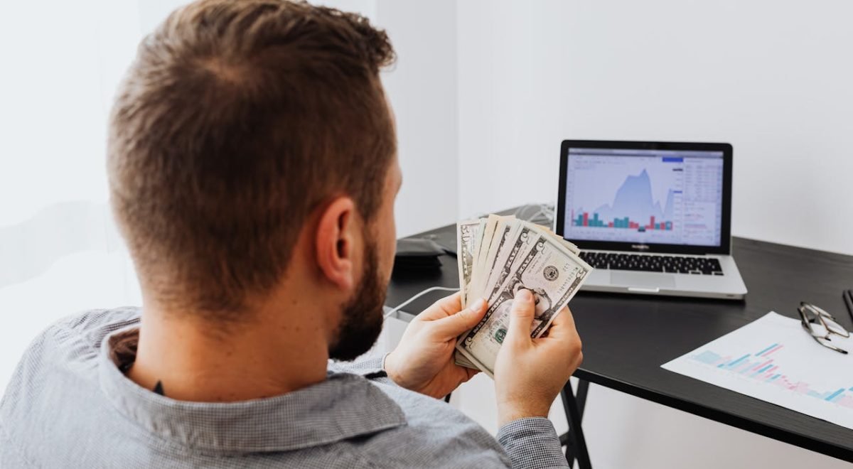 ONLINE BUSINESS TIPS FOR BUILDING PASSIVE INCOME IN 2026